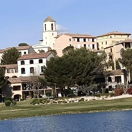 Vue Panoramique Au Domaine Et Golf De Pont Royal Apartment *