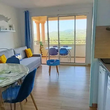 Vue Panoramique Au Domaine Et Golf De Pont Royal *